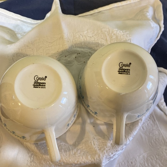 Correlle by Corning teacups(2) pristine condition - snowflake pattern - Picture 5 of 5